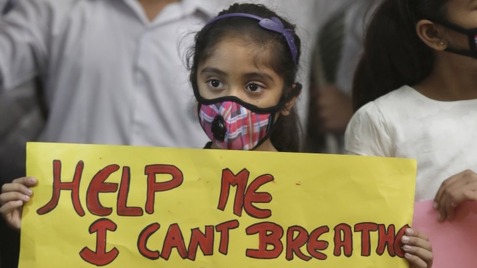 Delhi smog: Schools closed for three days as pollution worsens - BBC News
